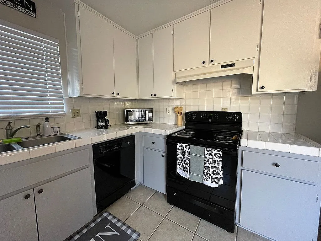 KITCHEN & DINING